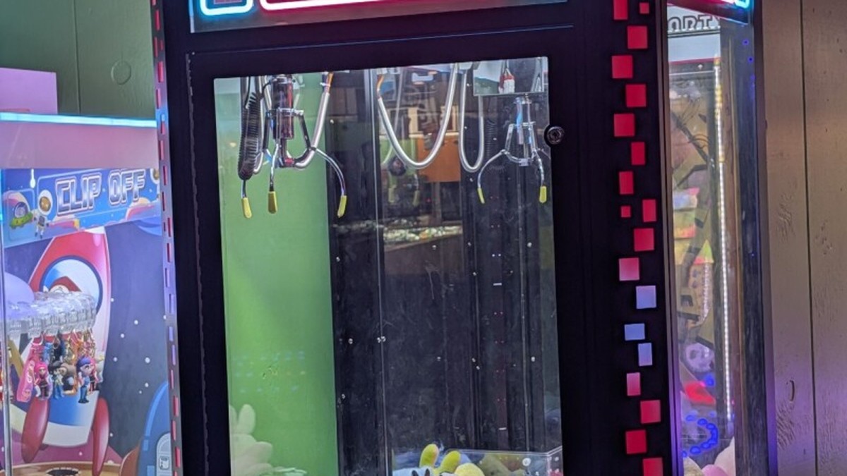 Beware the claw: Do you want to win the bunny or reboot Android?
