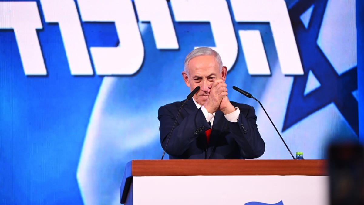 Benjamin Netanyahu speaks to supporters at the Likud Party election-night event in Jerusalem, early on 28 October 2026. Photo: Alexi J Rosenfeld/Getty Images