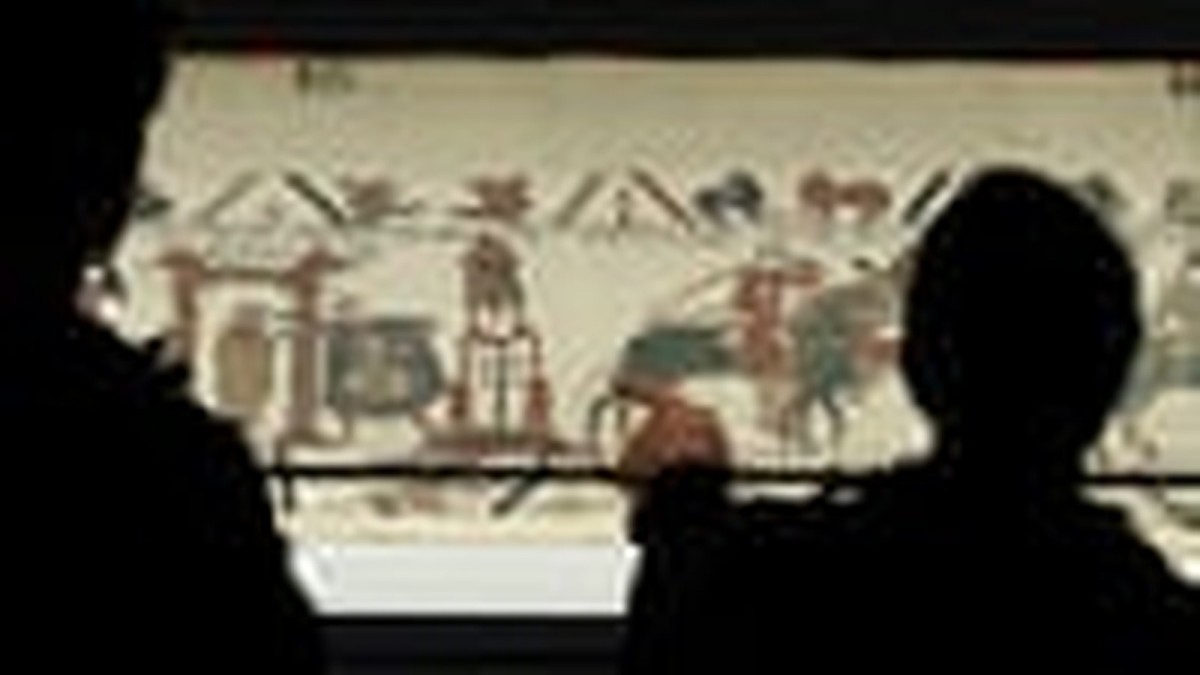 Bayeux tapestry becomes pop culture hit as young people more keen to see exhibition than top films