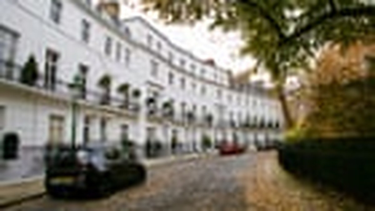 ‘People are deserting it’: why are London mansions struggling to sell?