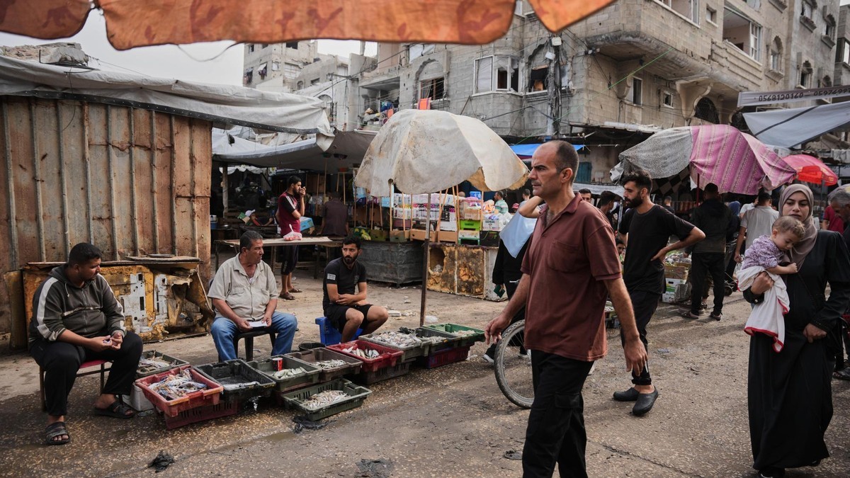 Israel Says No Commercial Goods Are Entering Gaza as Merchants and Truckers Trade Blame