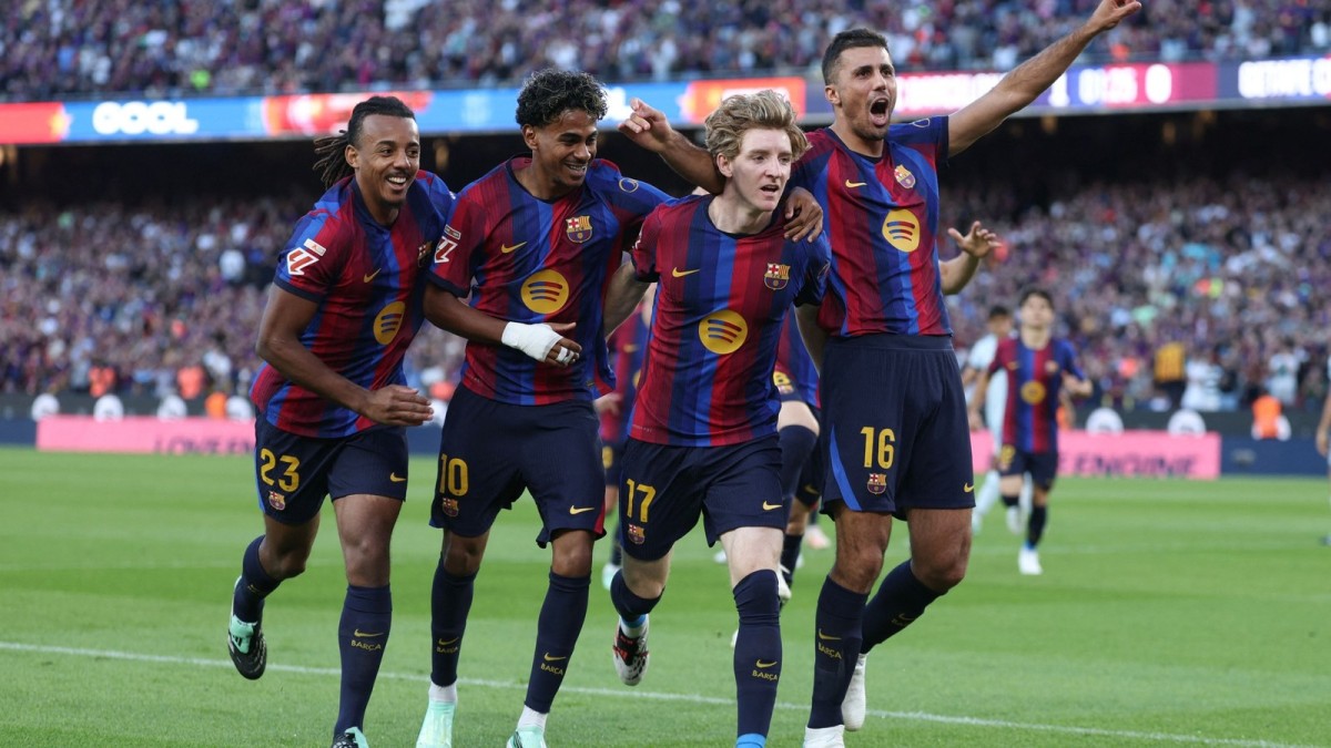 Gordon inspires Barca to extend lead, Real scrape to Villareal win