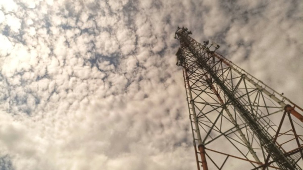 Mosquito control helicopter crashes into radio tower in Florida, killling pilot