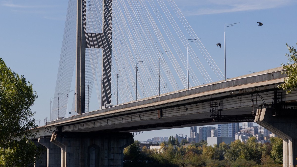 Russia Hits Kyiv's Southern Bridge Again, and the Capital's Dnipro Crossings Seize Up