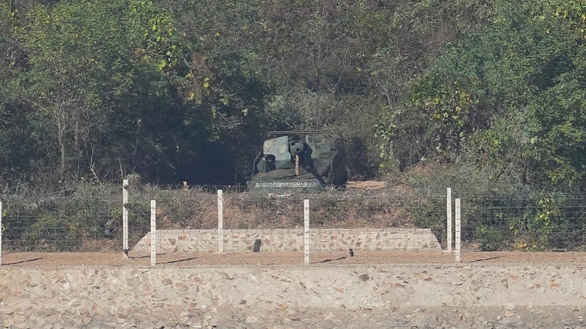 A North Korean artillery vehicle under camouflage netting behind a wire fence at the border, seen from an observation point in Gimpo, South Korea, on 27 October 2026. Photo: Euronews