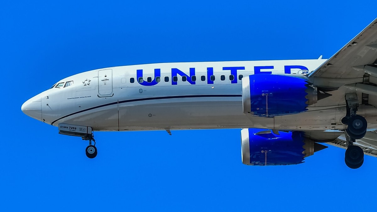 A Text at 24,000 Feet Turned United 1681 Around. A 25-Year-Old Is Now Charged.