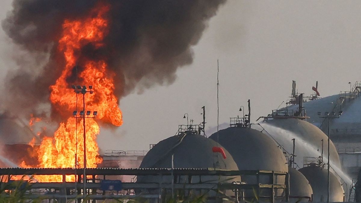 Flames burn at a facility belonging to Saudi oil giant Aramco, south of Riyadh, on October 3, 2026. Photo: AFP/Getty Images via CNN