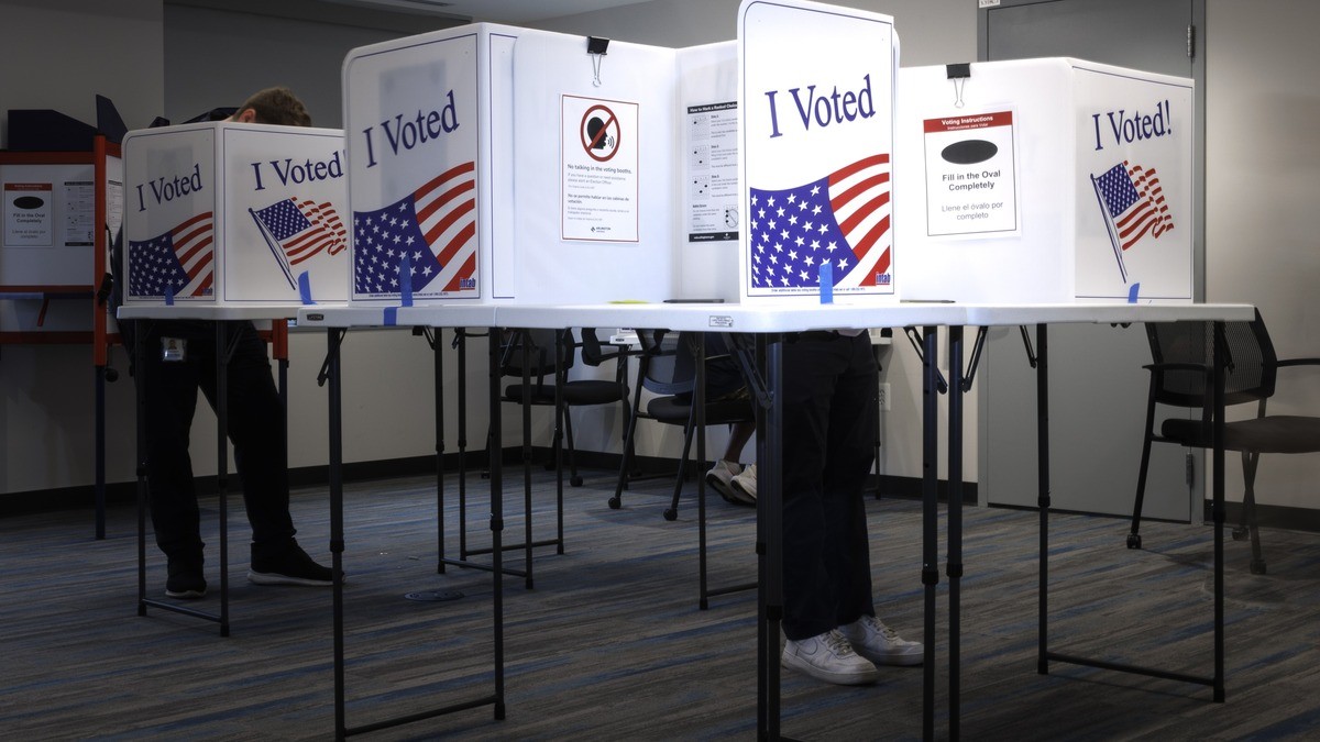 Voters cast their ballots inside the Arlington County Courthouse in Arlington, Virginia, on September 18, 2026, the first day of early voting ahead of the midterm elections. Photo: Tom Brenner/Getty Images