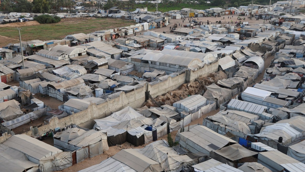 A tent camp shelters displaced Palestinians on the coast of the southern Gaza Strip, in al-Mawasi, on 7 October 2026. Photo: Ramadan Abed/Reuters via Al Jazeera