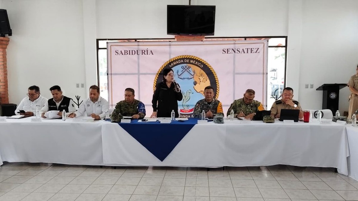 A Mexican Navy briefing during preparations for Hurricane Simon. Photo: Gobierno de Mexico joint communique, via El Heraldo de Puebla