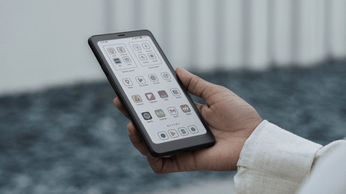 The Boox Palma 2 Pro finally got me to stop reading on my phone