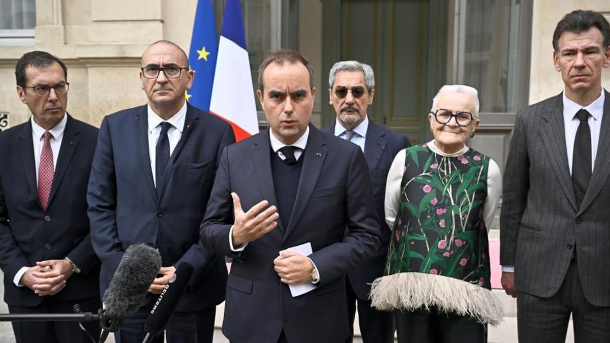 Prime Minister Sébastien Lecornu with ministers at a government briefing in Paris. Photo: EPA/Shutterstock