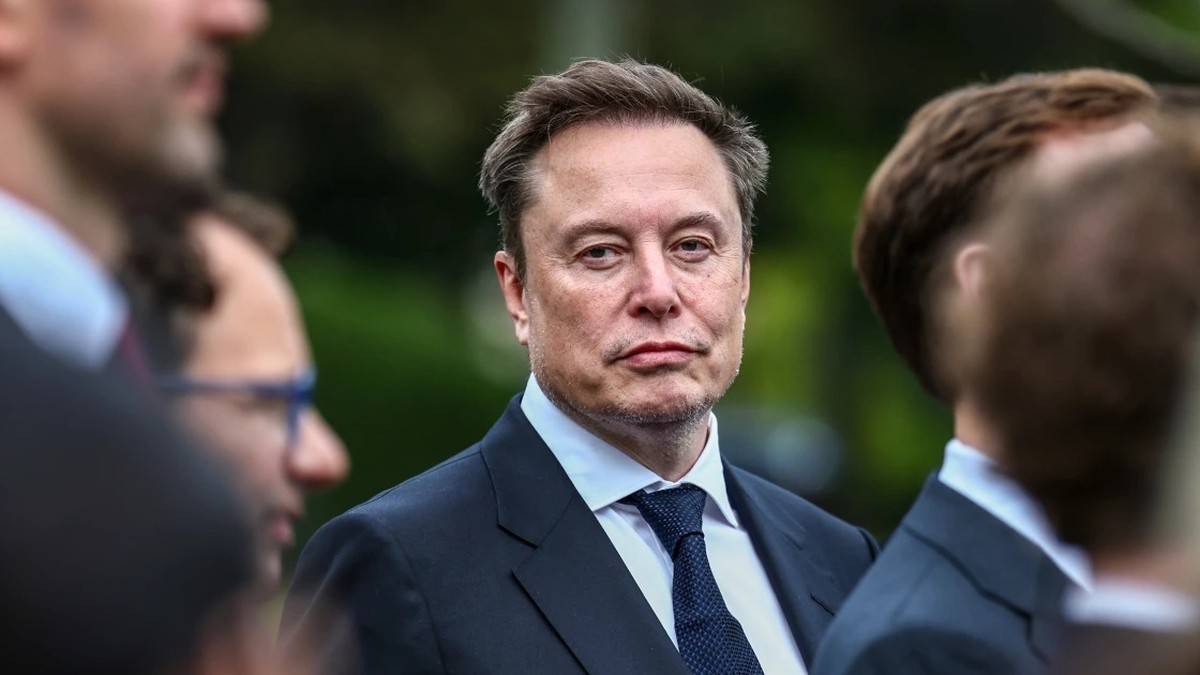 Elon Musk outside the West Wing of the White House on September 29, 2026.