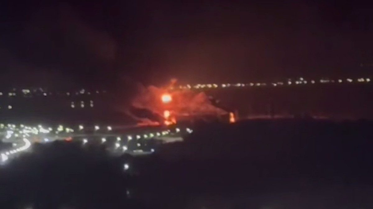 The blaze over Rostov-on-Don seen at night after the overnight drone attack on Russia's Rostov region. Photo: Ukrmedia / Exilenova+ footage