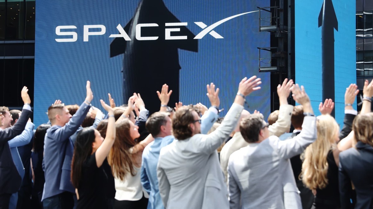 SpaceX Posts First Profit as a Public Company, Then Opens the Door to Tesla