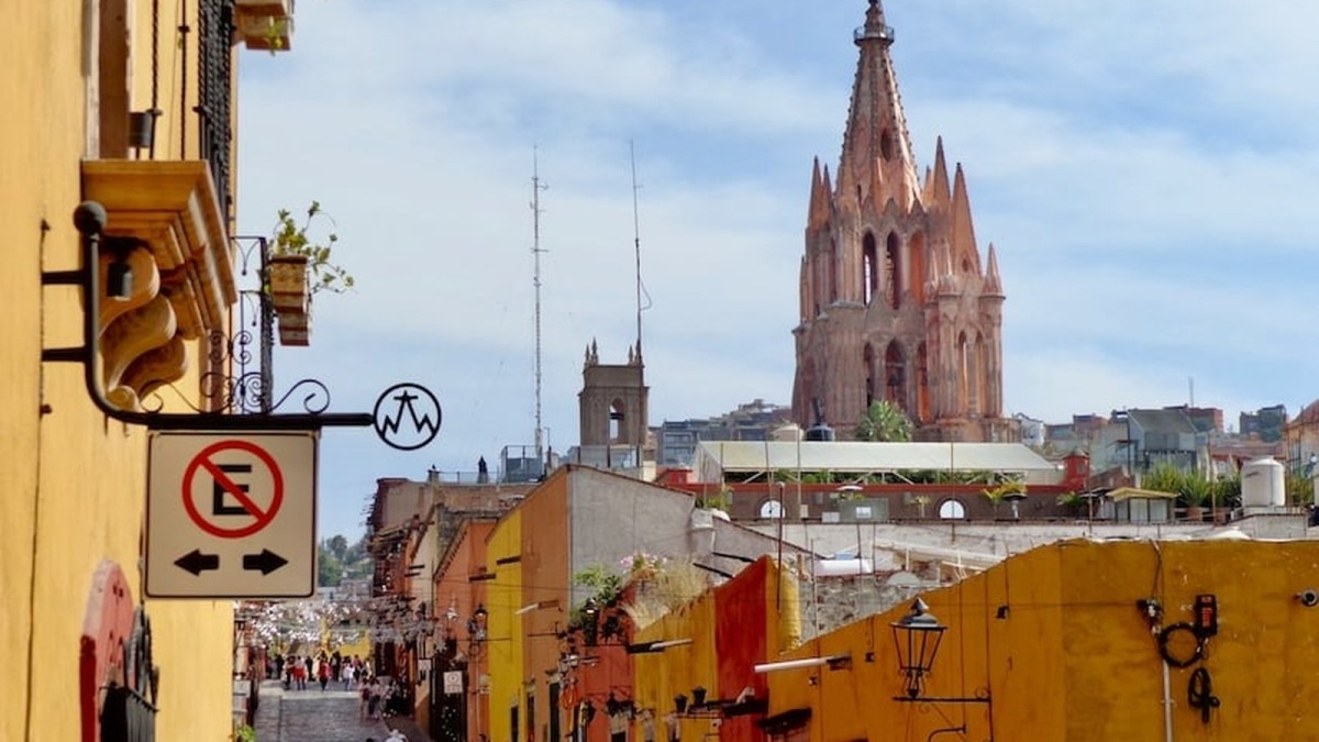 MND Local San Miguel de Allende: New forum, migrant aid and local honors