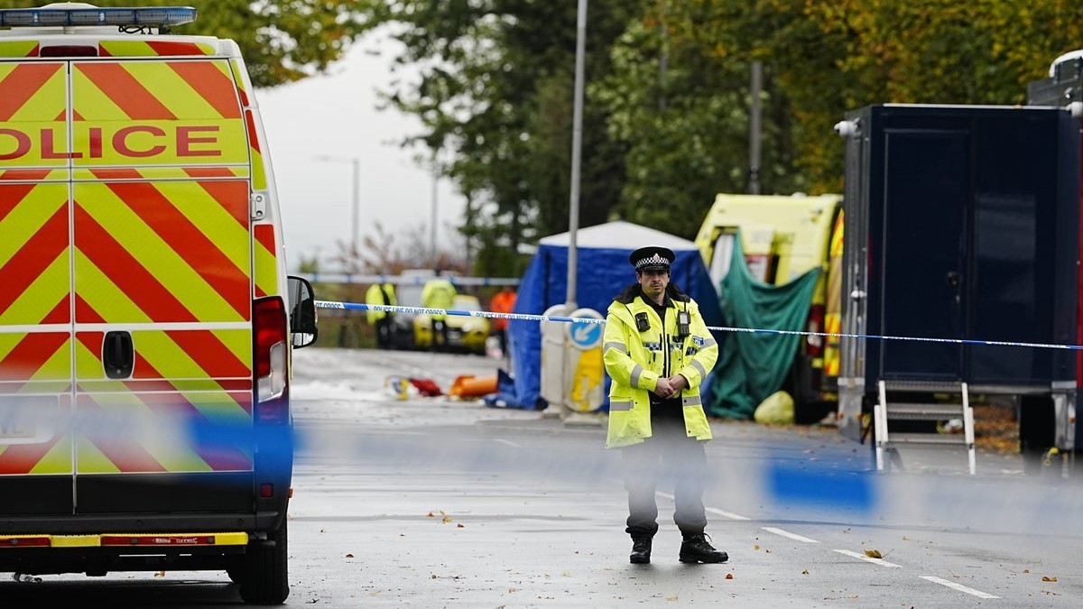 A police officer stands at the cordoned-off scene outside the Heaton Park Hebrew Congregation Synagogue in Manchester, England, after the October 2025 attack. Photo: Paul Currie/AFP via Getty Images